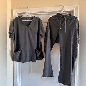 Women’s XL scrub set
